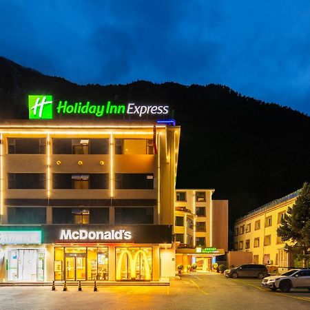 Holiday Inn Express Jiuzhaigou,Only 600 Meters To Jiuzhaigou Park By Ihg Kültér fotó