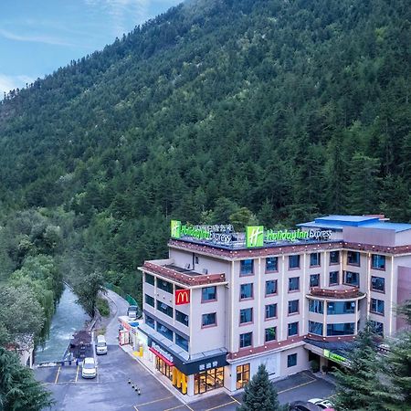 Holiday Inn Express Jiuzhaigou,Only 600 Meters To Jiuzhaigou Park By Ihg Kültér fotó